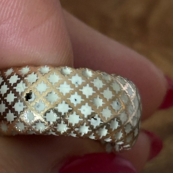 AUTHENTIC GUCCI DIAMANTISSIMA WHITE ENAMEL AND 18 KARAT YELLOW GOLD RING - Picture 8 of 15